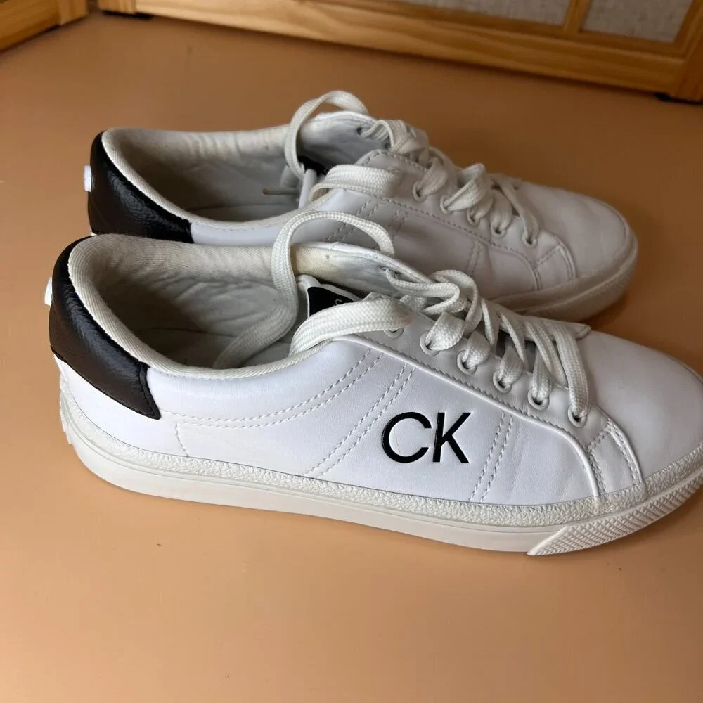 Calvin Klein Womens Claire Casual Fashion Sneakers Size 7 White Black Low Top